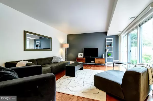 Reston, VA 20190,11394 LINKS DR