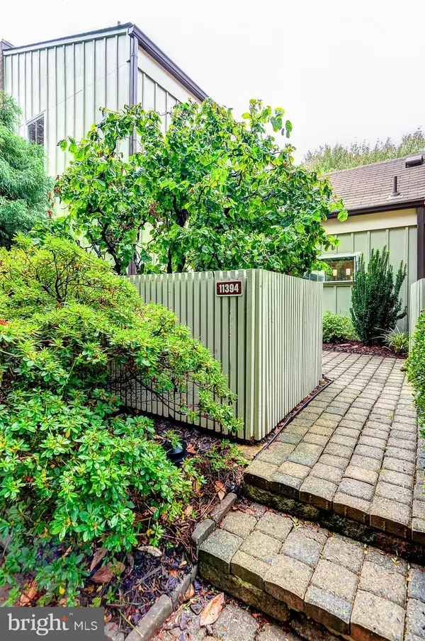 Reston, VA 20190,11394 LINKS DR