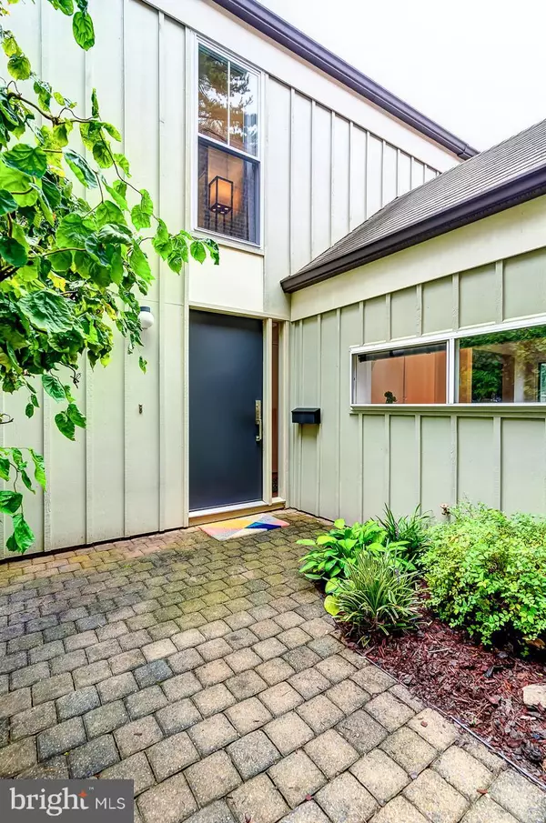 Reston, VA 20190,11394 LINKS DR