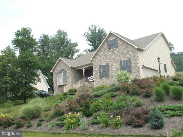 10988 WEATHERSTONE DR, Waynesboro, PA 17268