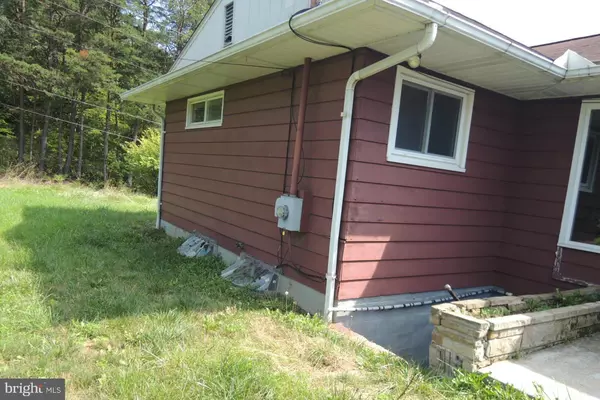 Berkeley Springs, WV 25411,125 DENT HILL LN