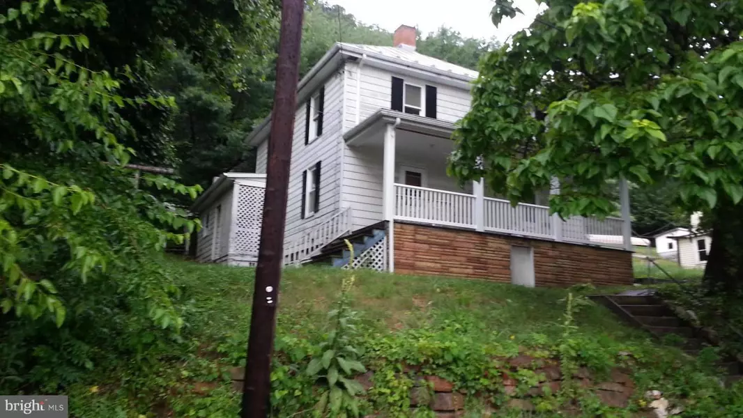 395 WILKES ST, Berkeley Springs, WV 25411