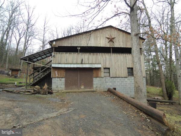 424 OAK HILL RD, Berkeley Springs, WV 25411