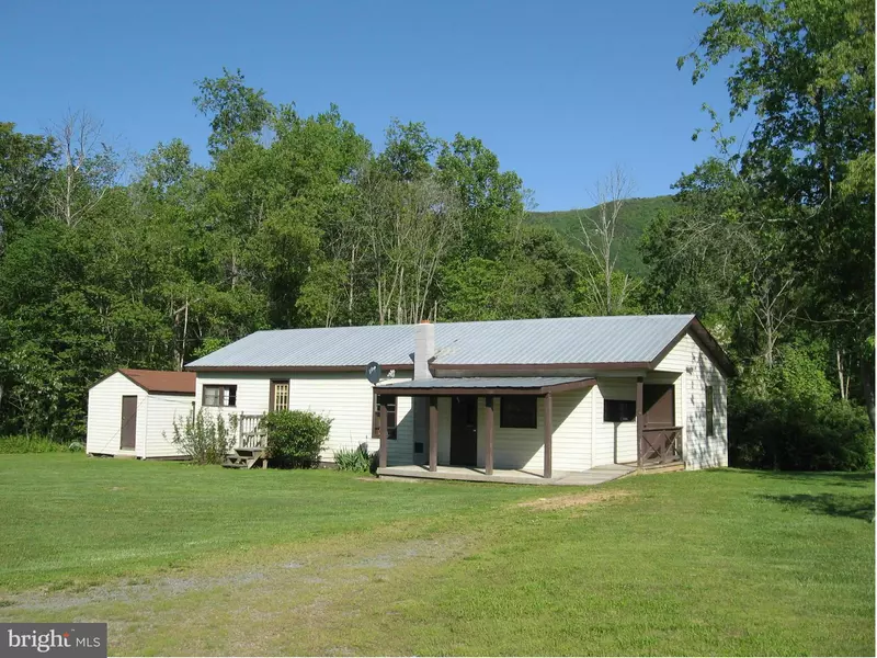 414 HUNTERS CAMP RD, Great Cacapon, WV 25422