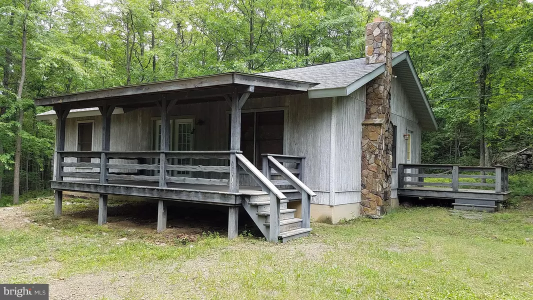 4196 DETOUR RD, Great Cacapon, WV 25422