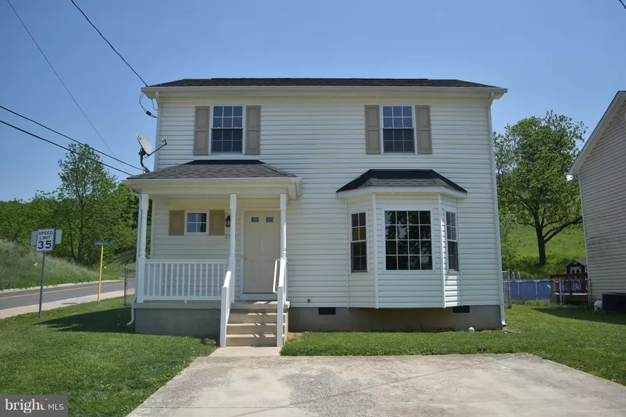 196 EBERLY ST, Strasburg, VA 22657