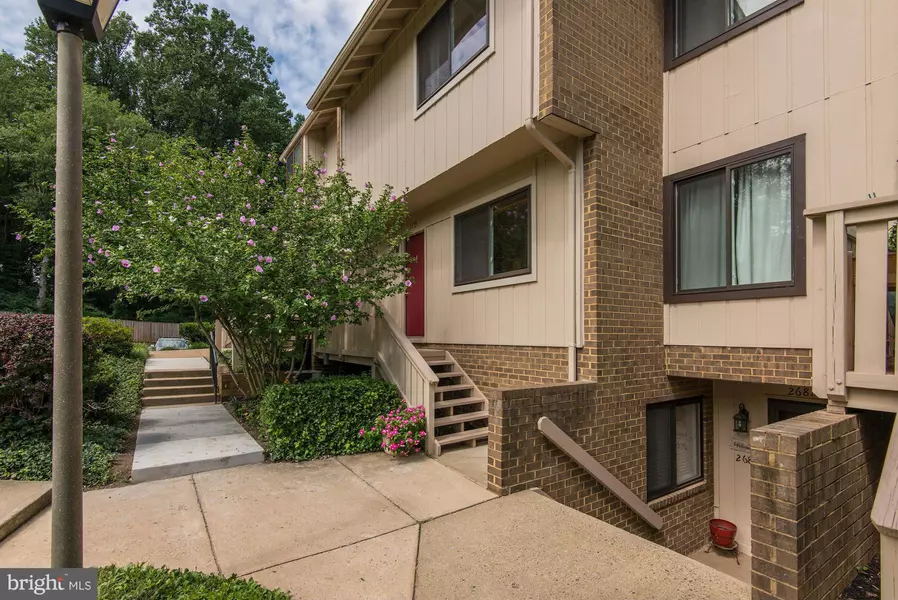 2679 GLENGYLE DR #40, Vienna, VA 22181