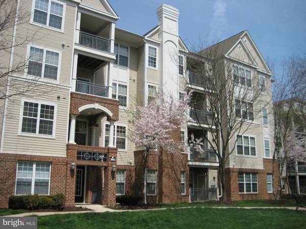 3003 NICOSH CIR #3305, Falls Church, VA 22042