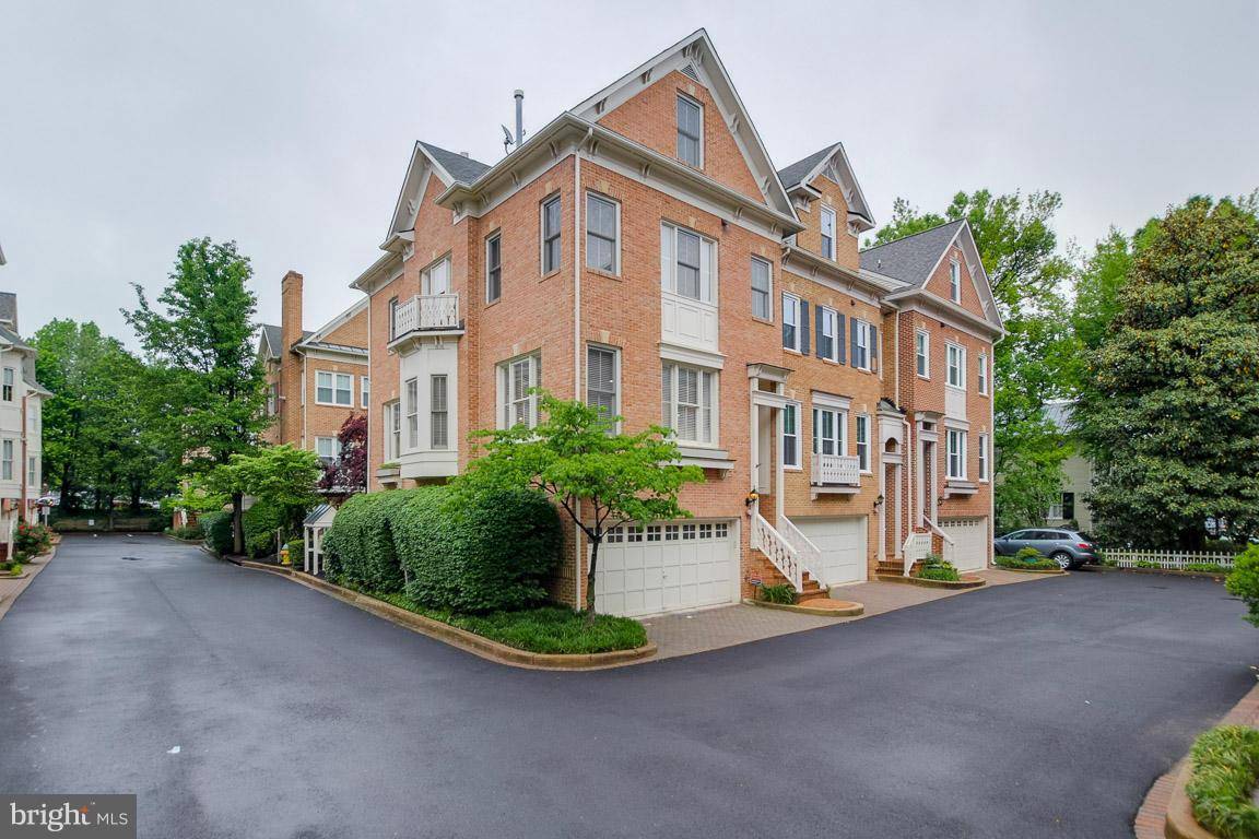 Arlington, VA 22205,2337 VAN BUREN CT N