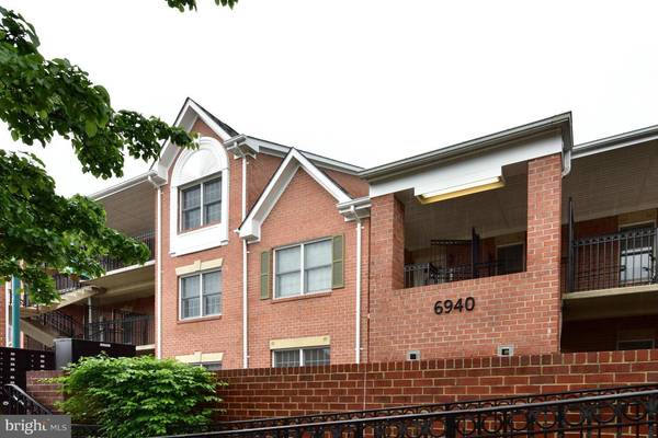 6940 FAIRFAX DR #208, Arlington, VA 22213