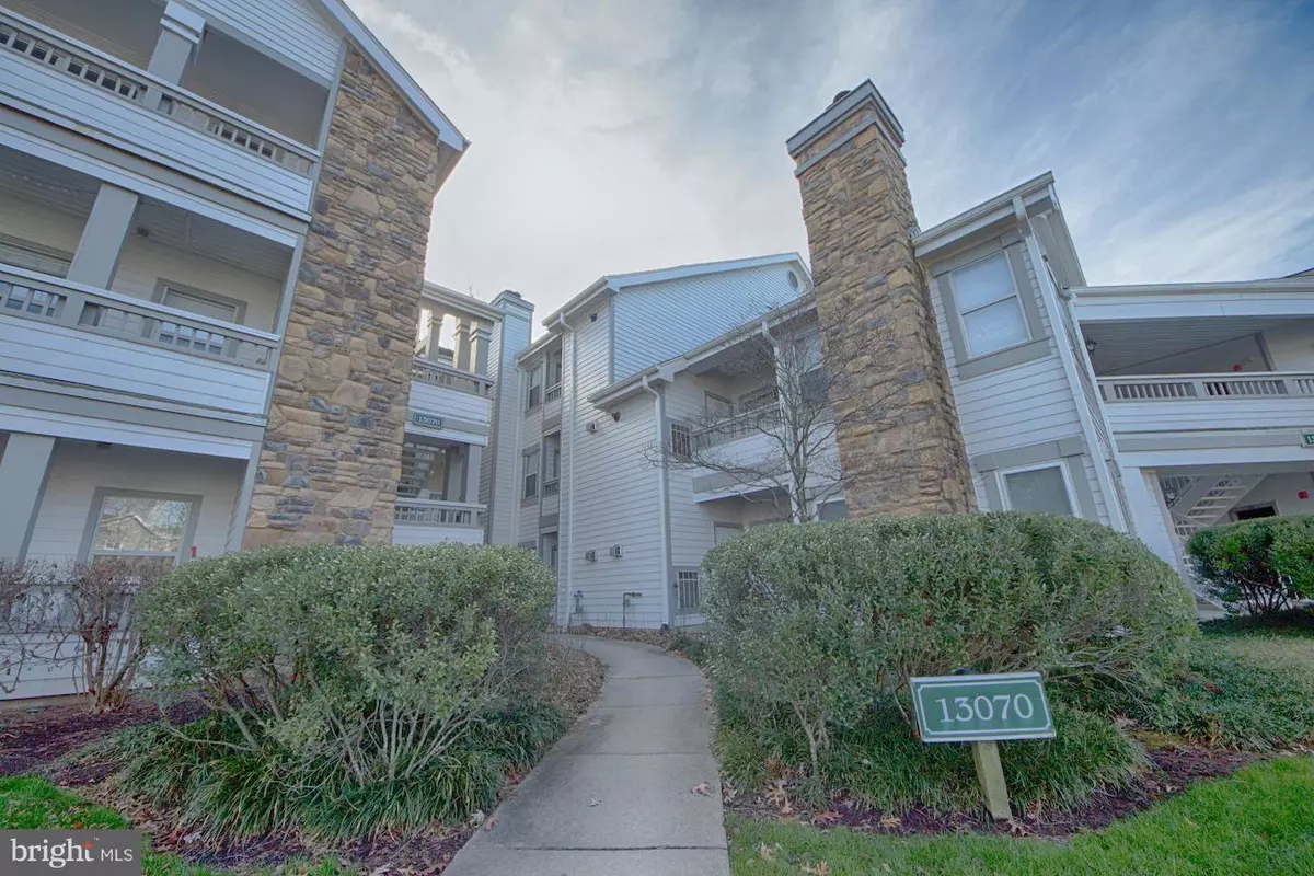 Fairfax, VA 22033,13070 AUTUMN WOODS WAY #206