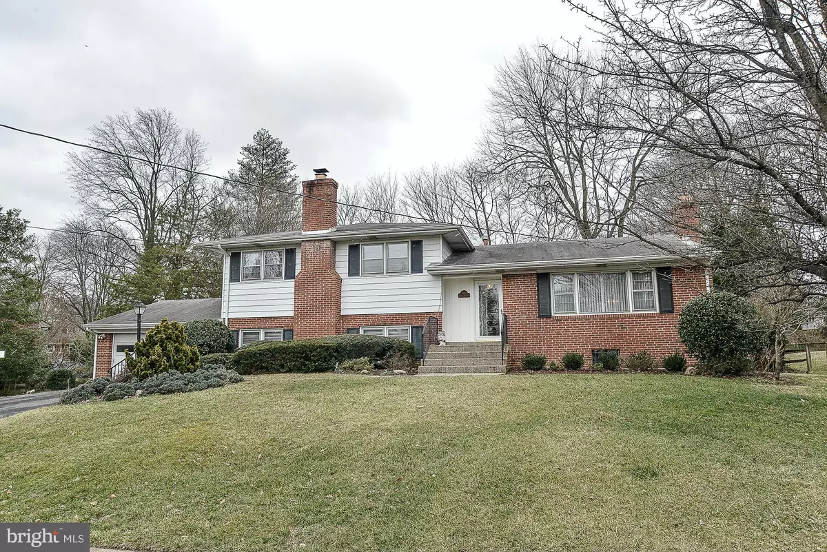 Vienna, VA 22180,606 MANOR DR NE