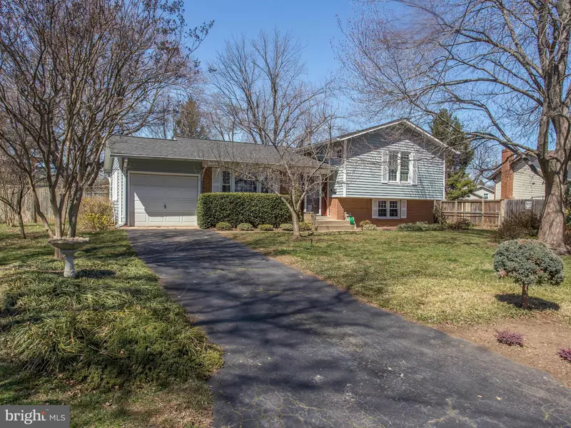 5916 KING JAMES DR, Alexandria, VA 22310