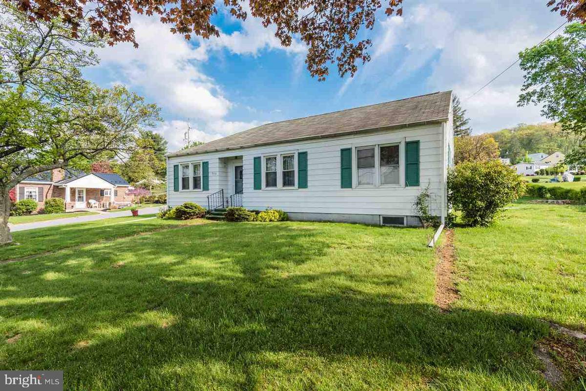 Mt Holly Springs, PA 17065,113 W PINE ST