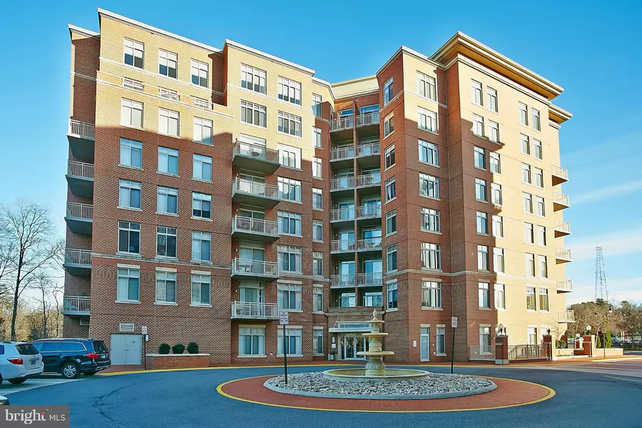 4480 MARKET COMMONS DR #215, Fairfax, VA 22033