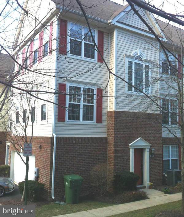 8073 NICOSH CIRCLE LN, Falls Church, VA 22042