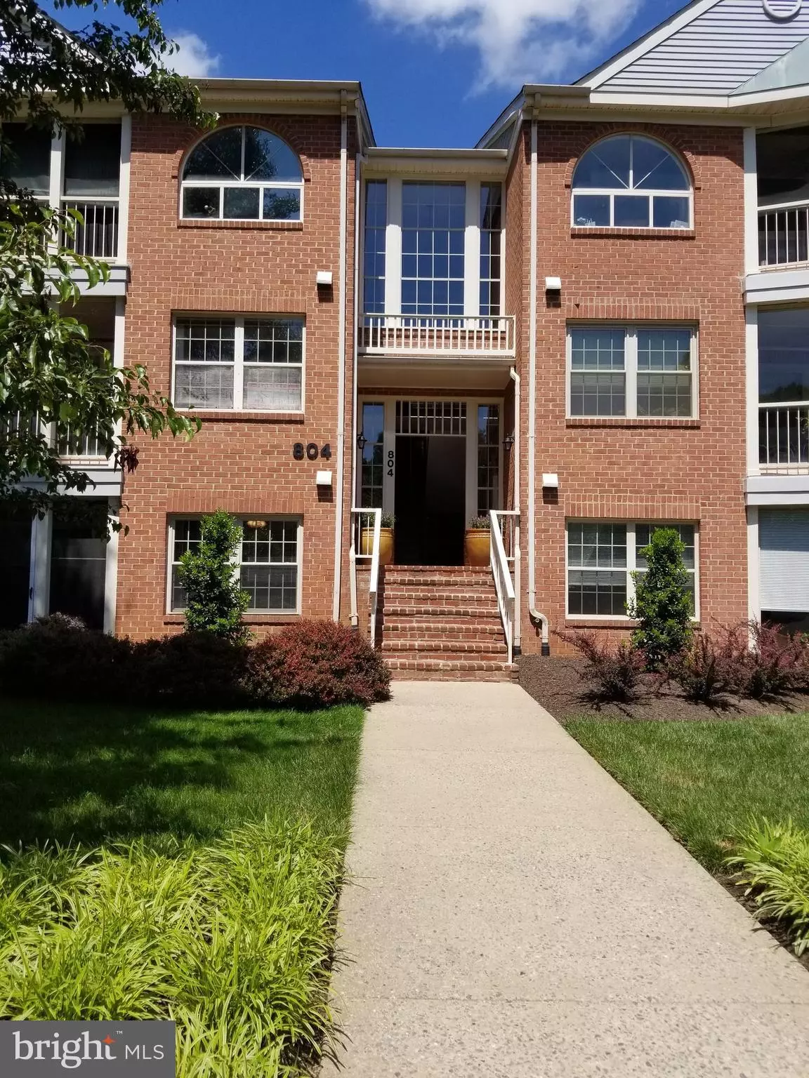 Gaithersburg, MD 20878,804 AMBER TREE CT #201