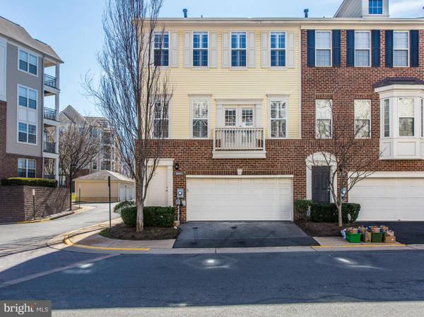 8043 GENEA WAY #8, Falls Church, VA 22042