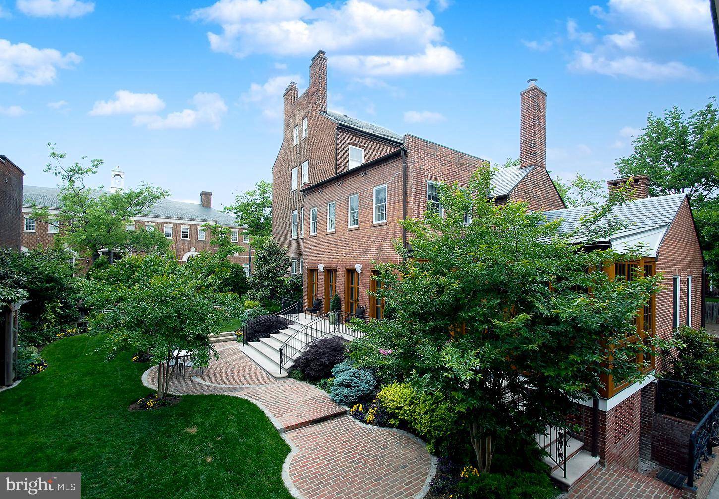 Alexandria, VA 22314,329 WASHINGTON ST N