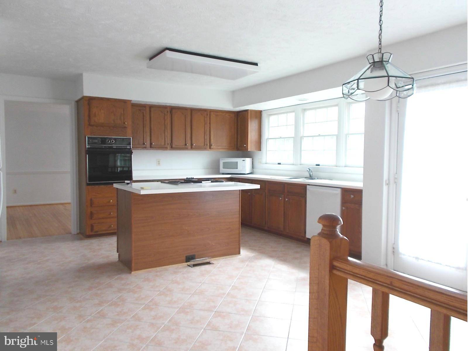 Reston, VA 20191,12705 ROARK CT