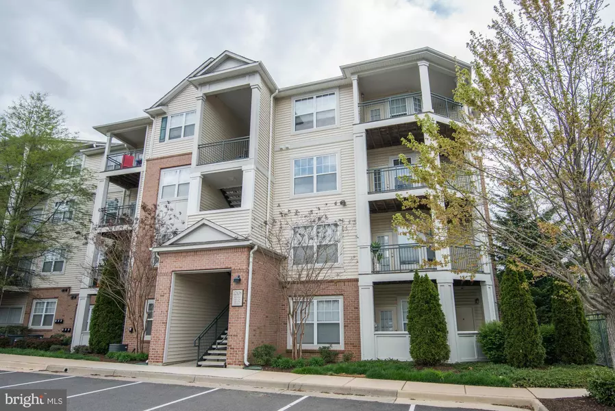 12108 GARDEN GROVE CIR #203, Fairfax, VA 22030