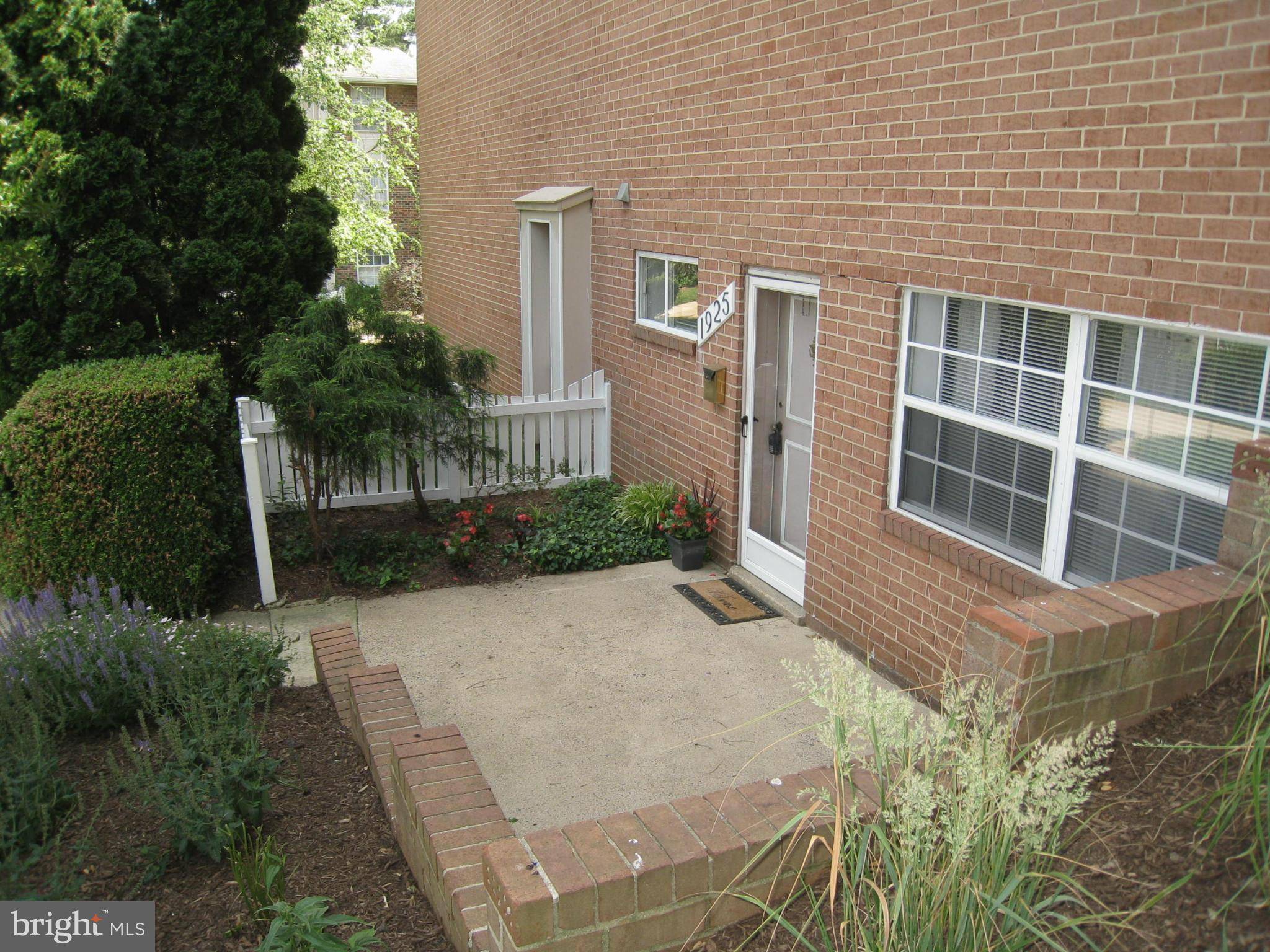 Mclean, VA 22102,1925 WILSON LN #T1