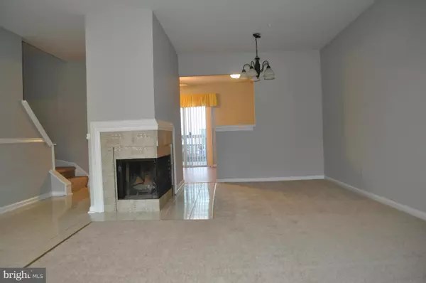 Chantilly, VA 20151,4120 WINTER HARBOR CT #130B