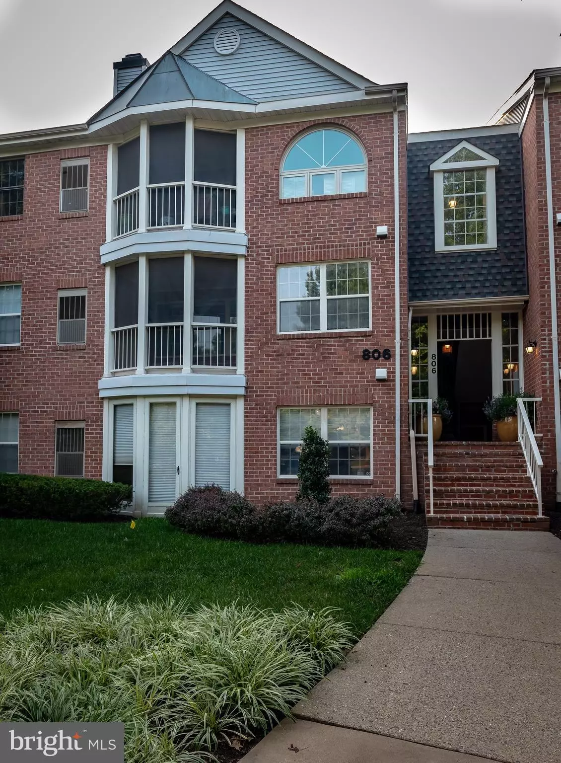 Gaithersburg, MD 20878,806 AMBER TREE CT #8096-302