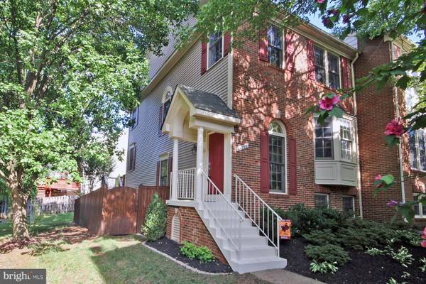 14756 FLOWER HILL DR, Centreville, VA 20120