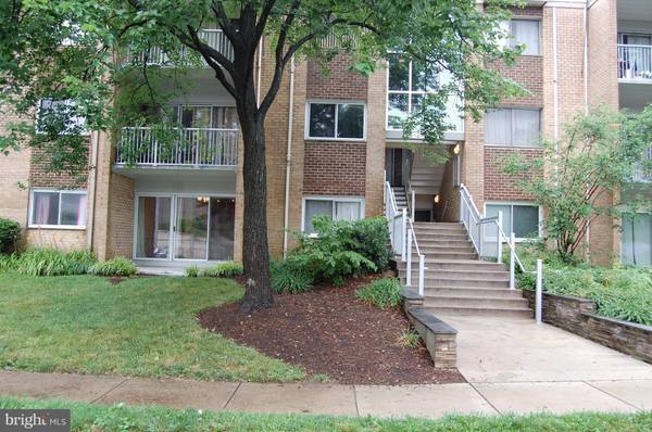 2902 KINGS CHAPEL RD #1, Falls Church, VA 22042