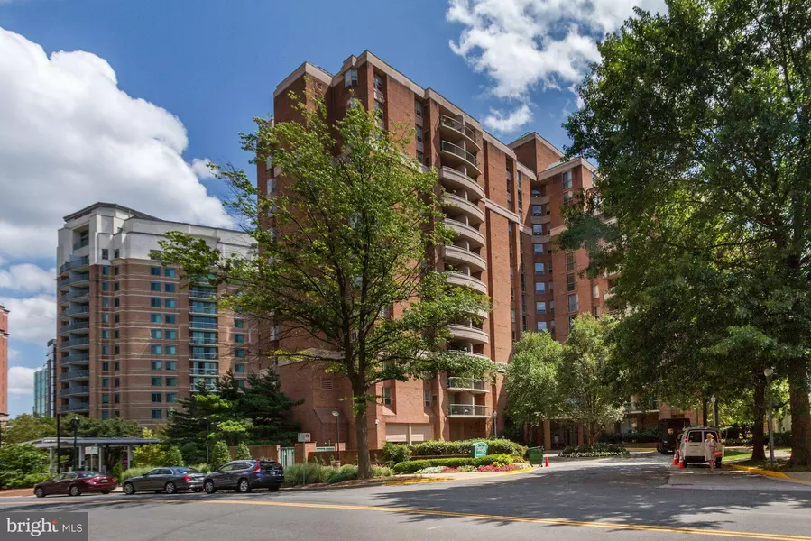4808 MOORLAND LN #405, Bethesda, MD 20814