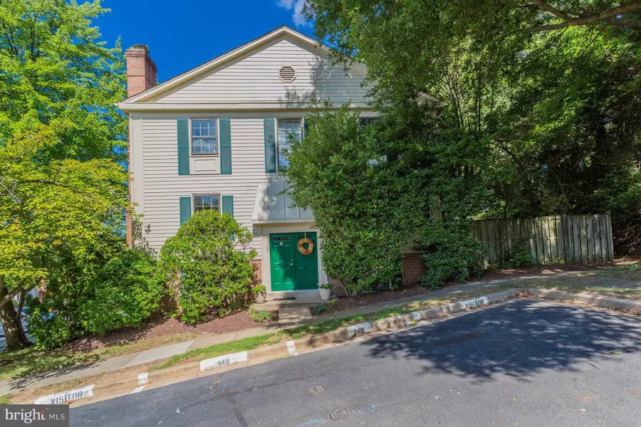 2411 WINDBREAK DR, Alexandria, VA 22306