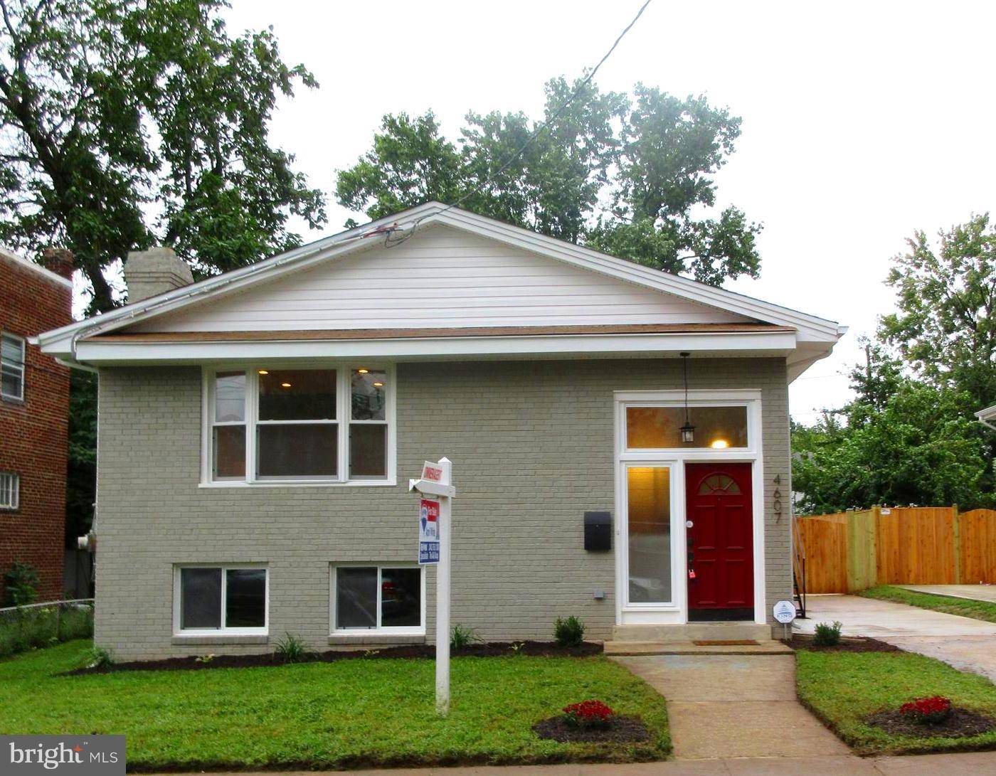 4607 CLAY ST NE, Washington, DC 20019