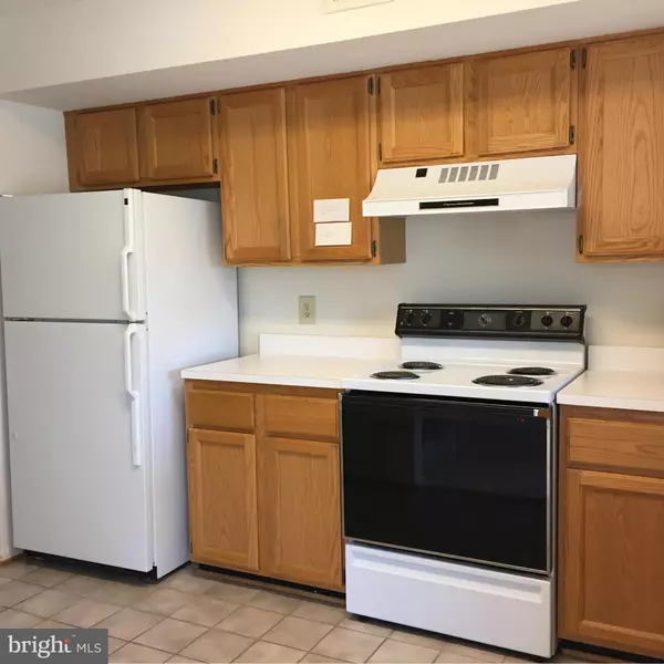 Gaithersburg, MD 20878,975 HILLSIDE LAKE TERRACE #809