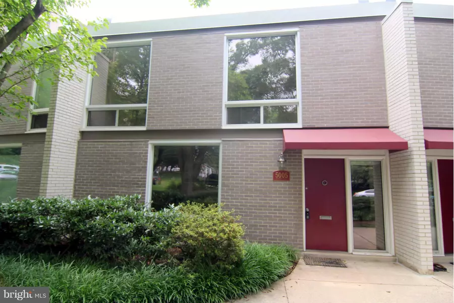 5005 BATTERY LN #1, Bethesda, MD 20814