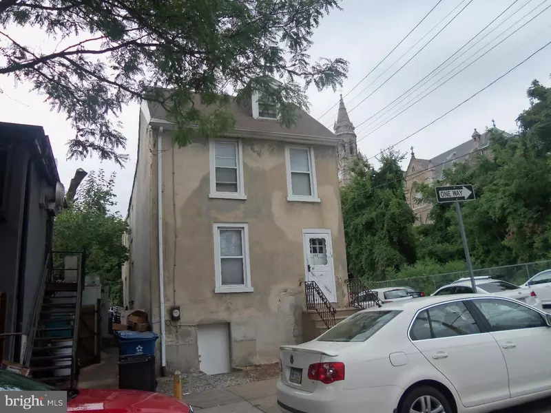 102 PENSDALE ST, Philadelphia, PA 19127