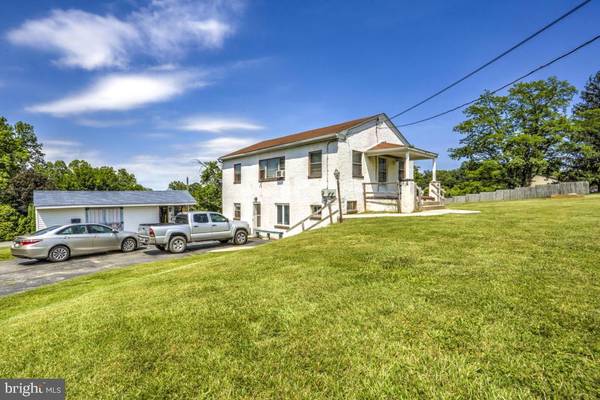 5660 LINCOLN HWY, Gap, PA 17527