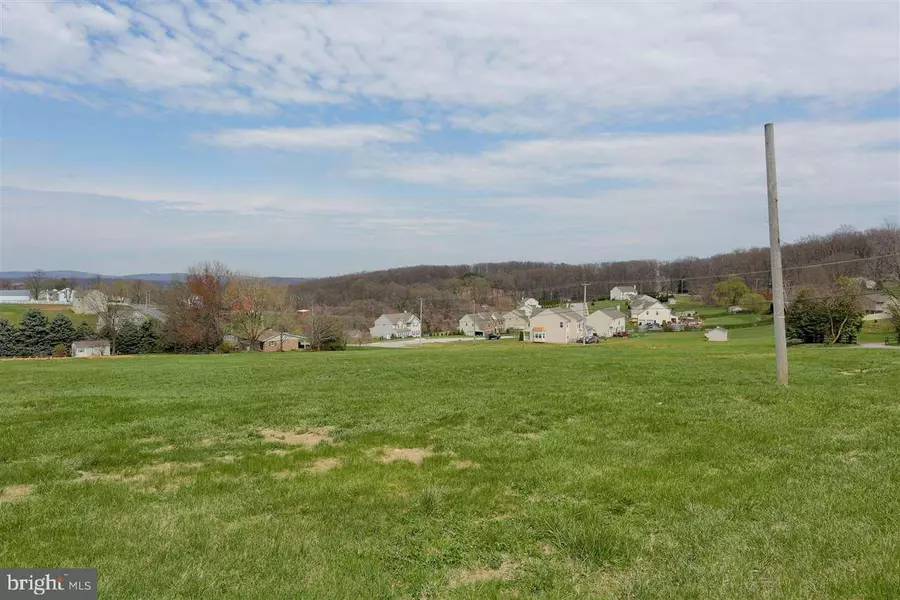 COLT CT, York, PA 17402