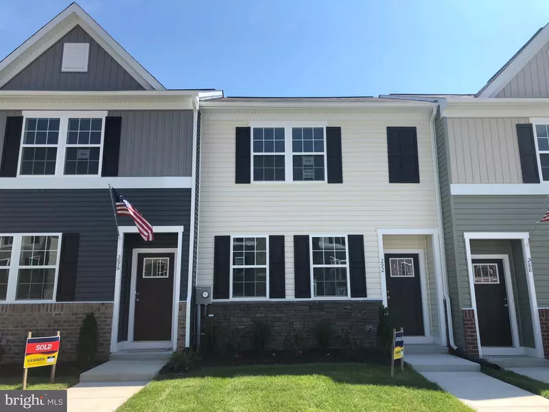 215 VESPUCCI LN, Martinsburg, WV 25404