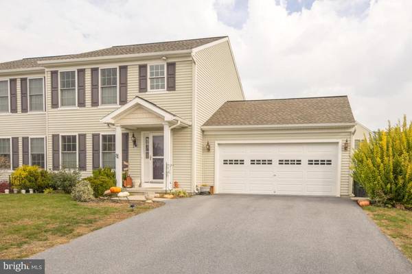 5136 OAK LEAF DR, Mount Joy, PA 17552