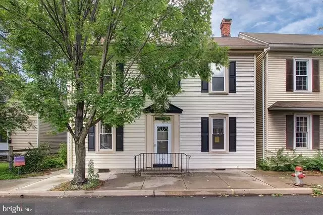 23 W ORANGE ST, Lititz, PA 17543