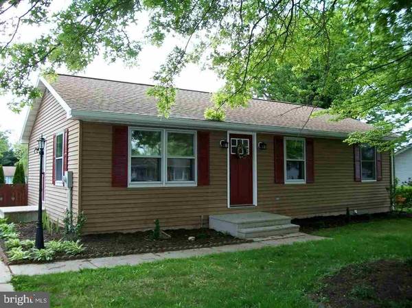 44 E LOCUST LN, New Oxford, PA 17350