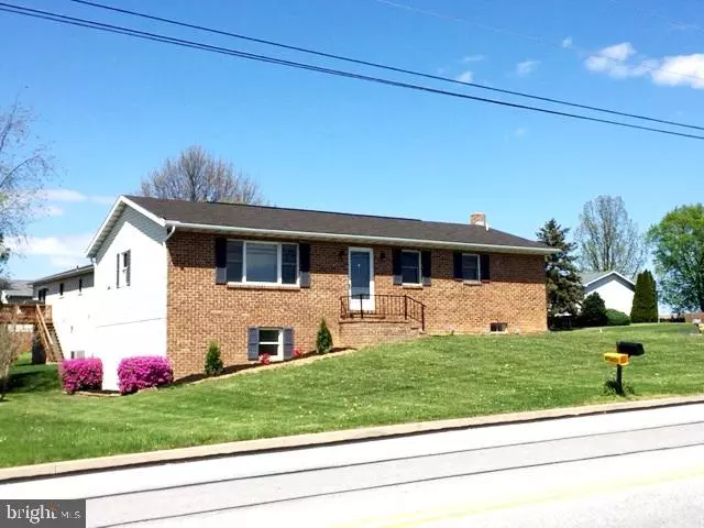 Hanover, PA 17331,215 CLOVER LN