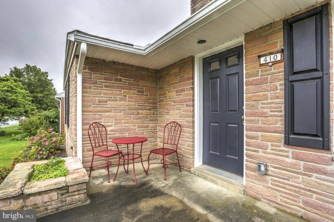 New Holland, PA 17557,410 W CONESTOGA ST