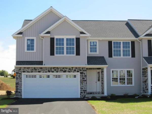 5254 SUMMERFIELD DR #320, Mount Joy, PA 17552