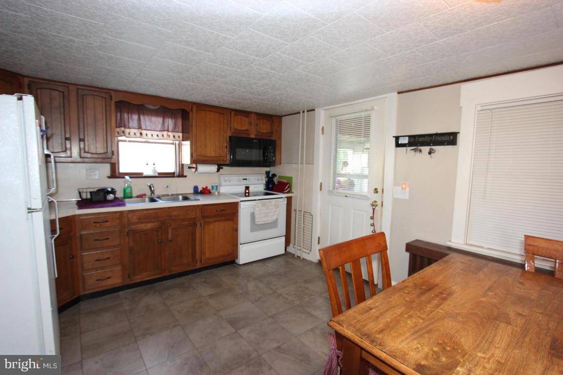 New Holland, PA 17557,324 W MAIN ST