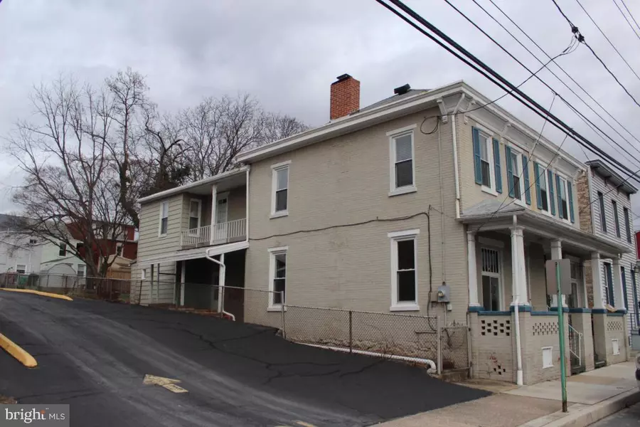 117 W EMAUS ST, Middletown, PA 17057