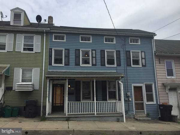 320 PERRY ST, Columbia, PA 17512