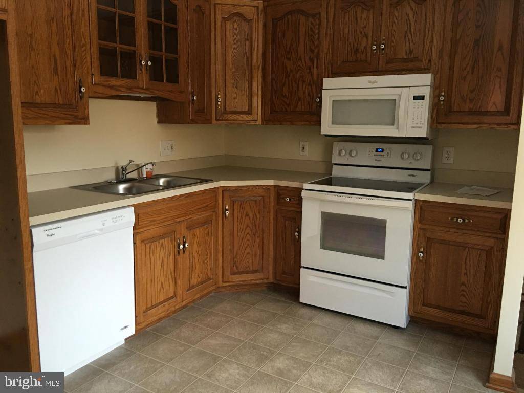 Lancaster, PA 17601,913 SHERRY LN