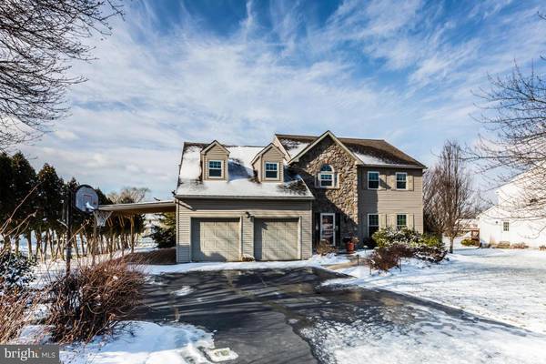 64 N MAPLE AVE, Leola, PA 17540